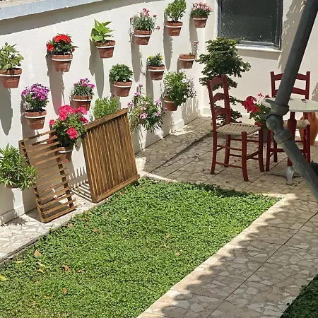 Ramo's Charming 2-bedroom With Sunlit Veranda - 3rd Vlore