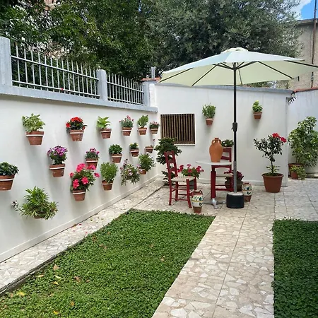 Ramo's Charming 2-bedroom With Sunlit Veranda - 3rd *