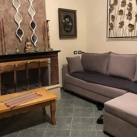 Ramo's Charming 2-bedroom With Sunlit Veranda - 3rd * Vlorë