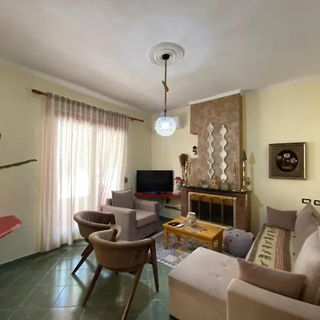 Ramo's Charming 2-bedroom With Sunlit Veranda - 3rd * Vlorë