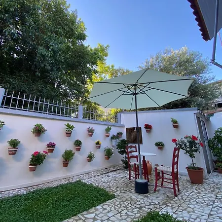 Ramo's Charming 2-bedroom With Sunlit Veranda - 3rd Vlorë