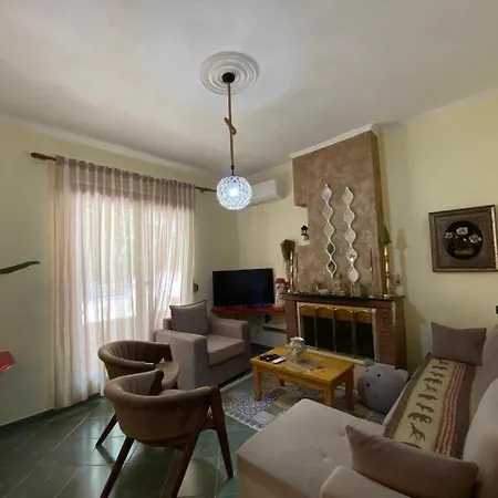 Ramo's Charming 2-bedroom With Sunlit Veranda - 3rd