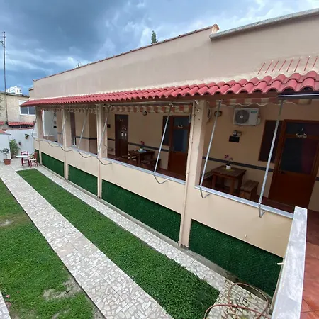 Apartment Ramo's Charming 2-bedroom With Sunlit Veranda - 3rd *