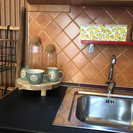 Apartmán Ramo's Charming 2-bedroom With Sunlit Veranda - 3rd *