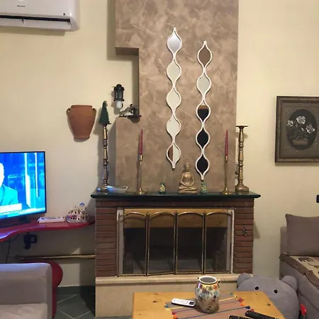 Apartmán Ramo's Charming 2-bedroom With Sunlit Veranda - 3rd Vlorë