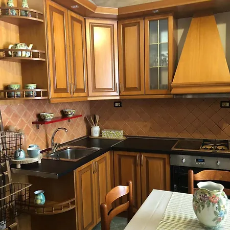 Ramo's Charming 2-bedroom With Sunlit Veranda - 3rd