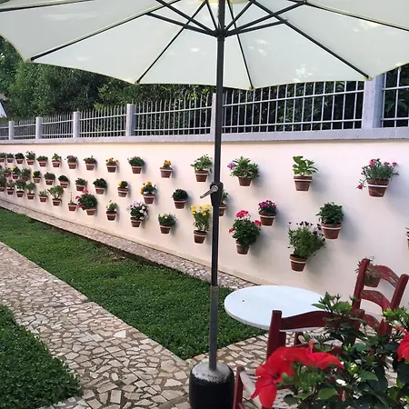 Ramo's Charming 2-bedroom With Sunlit Veranda - 3rd Vlorë