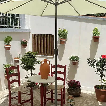Ramo's Charming 2-bedroom With Sunlit Veranda - 3rd Vlore