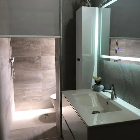 Apartment Ramo's Charming 2-bedroom With Sunlit Veranda - 3rd